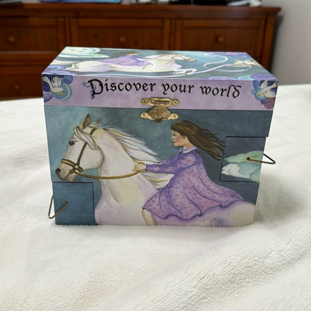 Musical jewelry box